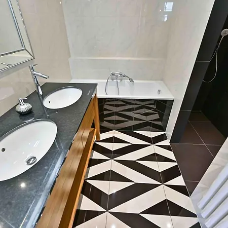 Riverside Two-bedroom In Apartman *