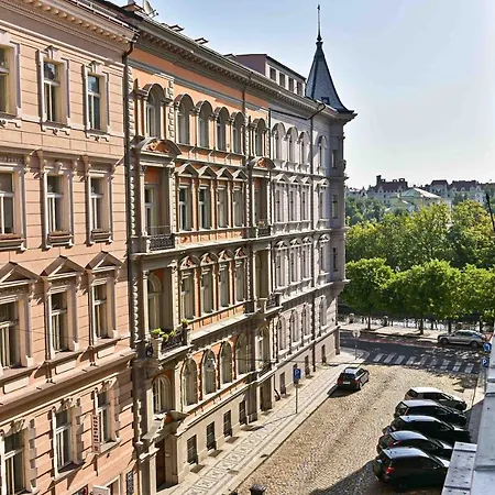Riverside Two-bedroom In Apartman *