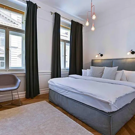 Riverside Two-bedroom In Apartman Prága
