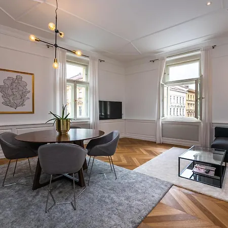 Riverside Two-bedroom In Apartman